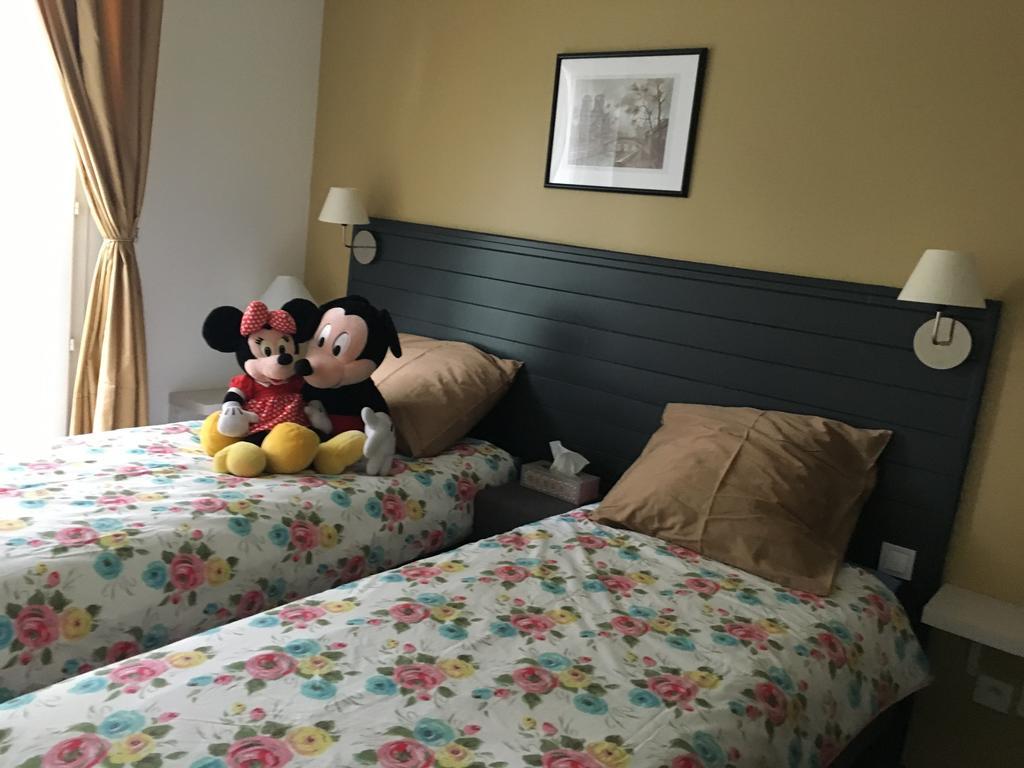 F&B'S Home Disney Serris Esterno foto
